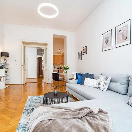 Spacious Two-bedroom In Old Town * Prag