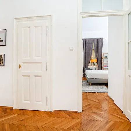 Apartament Spacious Two-bedroom In Old Town Praga