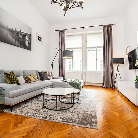 Apartament Spacious Two-bedroom In Old Town *
