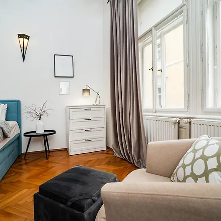 Apartament Spacious Two-bedroom In Old Town Praga