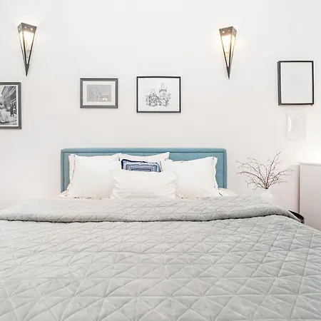 Spacious Two-bedroom In Old Town