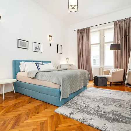 Spacious Two-bedroom In Old Town