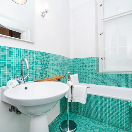 Spacious Two-bedroom In Old Town