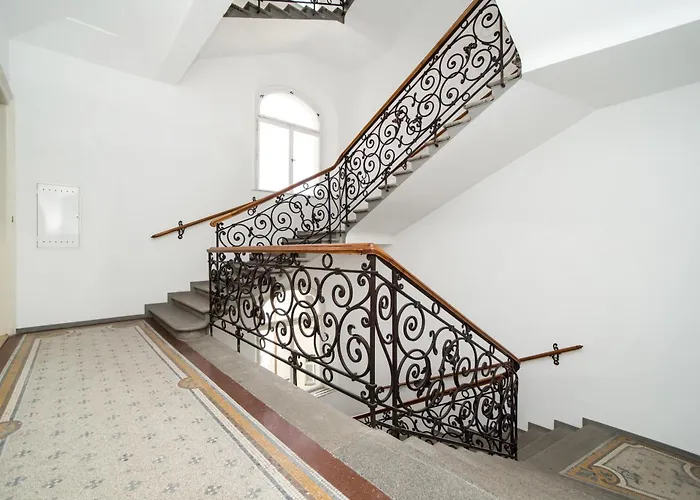 Spacious Two-bedroom In Old Town