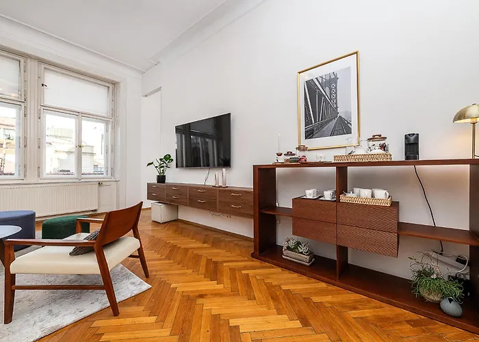 Spacious Two-bedroom In Old Town * Prag