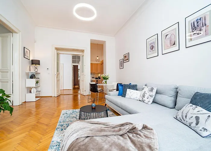 Spacious Two-bedroom In Old Town * Prag