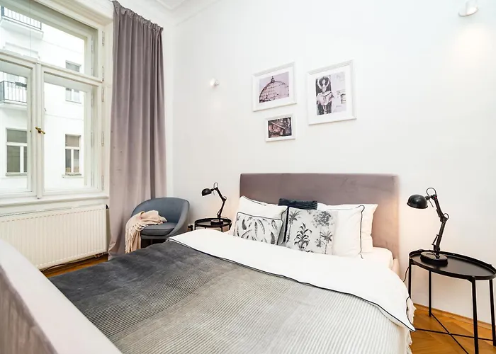 Spacious Two-bedroom In Old Town Lägenhet