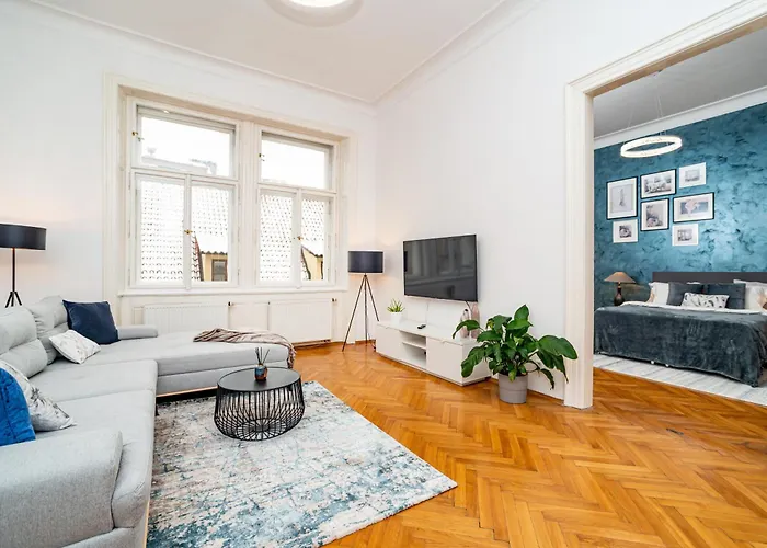 Spacious Two-bedroom In Old Town Lägenhet *
