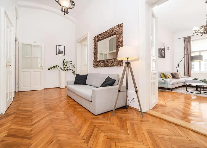 Spacious Two-bedroom In Old Town * Prag