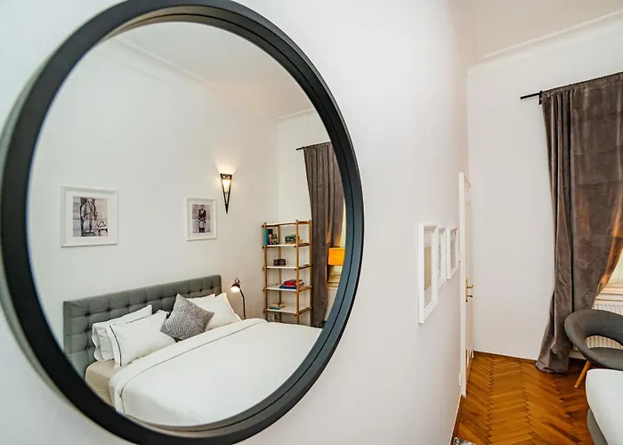 Spacious Two-bedroom In Old Town *